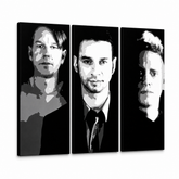 Ročno poslikana POP Art slika Depeche Mode 3 deli 000 kosov – 3D vizualizacija ročno poslikanega platna na belem ozadju. Prevladujoče barve: črna, bela, siva.