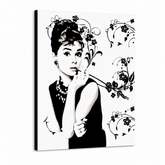 Ročno poslikana slika POP Art Audrey Hepburn ah6 – 3D vizualizacija ročno poslikanega platna na belem ozadju. Prevladujoče barve: črna, siva, rožnata.