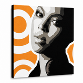 Ročno poslikana slika POP Art BEYONCÉ 1 kos bey6 – 3D vizualizacija ročno poslikanega platna na belem ozadju. Prevladujoče barve: črna, oranžna, bela, siva.