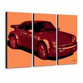 Ročno poslikana slika POP Art PORSCHE 911 3 kosi por – 3D vizualizacija ročno poslikanega platna na belem ozadju. Prevladujoče barve: oranžna, rdeča, črna.