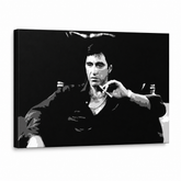 Ročno poslikana slika POP Art Scarface 1 kos smz – 3D vizualizacija ročno poslikanega platna na belem ozadju. Prevladujoče barve: črna, bela, siva.