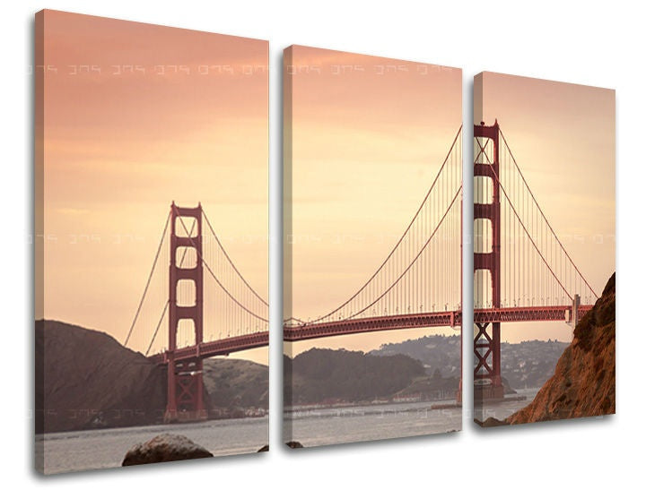Slika na platnu z motivom most Golden Gate ob sončnem zahodu – 3D prikaz platna z vidnim lesenim okvirjem, Papilora.