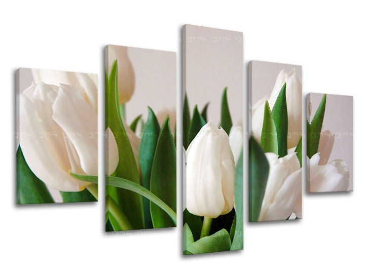 Slika na platnu z motivom beli tulipani z zelenimi listi – 3D prikaz platna z vidnim lesenim okvirjem, Papilora.