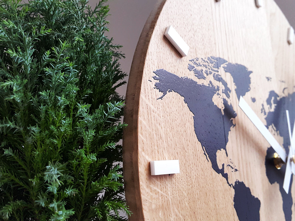 Lesena stenska ura Zemljevid črna