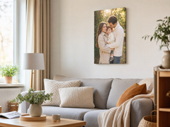 Pravokotna foto slika v sodobnem interjerju nad kavčem – personalizirana stenska slika iz vaše fotografije