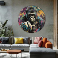 Ročno poslikana premium slika na platnu z zlatimi poudarki z motivom gorila v barvitem pop art slogu obešena v sodobnem stilskem interjerju nad leseno konzolo z vazo in svečo, Papilora.