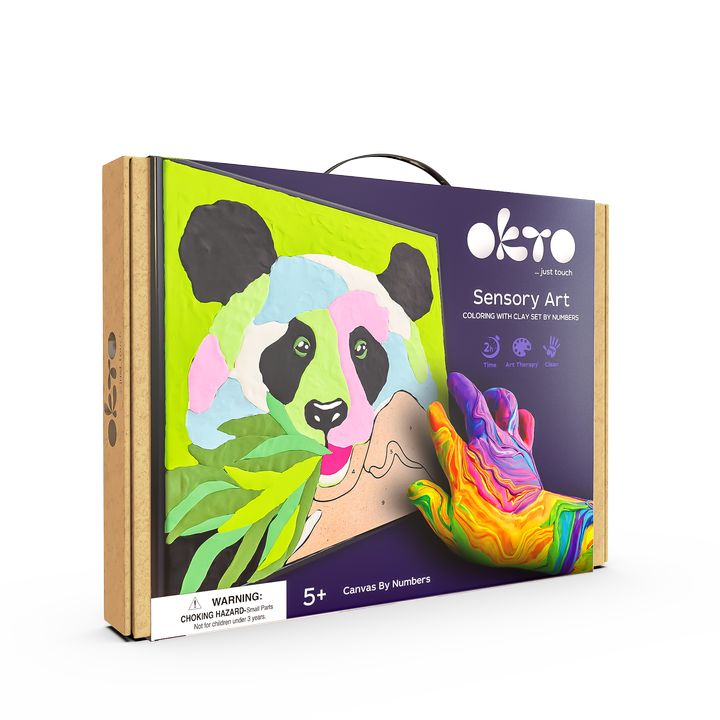 Ročno poslikana slika na platnu z motivom barvita panda z listi – 3D prikaz platna z vidnim lesenim okvirjem, Papilora.