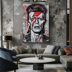 Slika na platnu z motivom portret Davida Bowieja z rdečo strelo obešena v sodobnem stilskem interjerju nad leseno konzolo z vazo in svečo, Papilora.