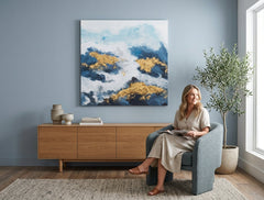 Poslikana slika za steno ABSTRAKT 70x70 cm – ročno poslikana slika v elegantnem interjerju (Golden hour luxe) | wall mockup | premium platno | Papilora.sk
