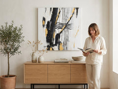 Poslikana stenska slika ABSTRAKT 60x60 cm – ročno poslikana slika v elegantnem interjerju (Modern coastal) | wall mockup | premium platno | Papilora.sk