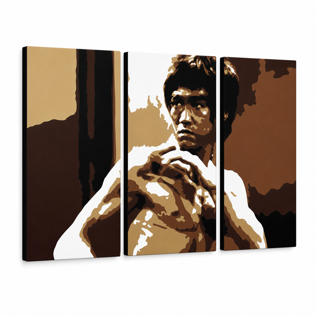 Ročno poslikana slika POP Art AL Bruce Lee 3 kosi lee – 3D vizualizacija ročno poslikanega platna na belem ozadju. Prevladujoče barve: rjava, bež, črna, zlata, bela.