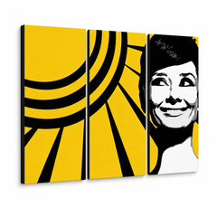 Ročno poslikana slika POP Art Audrey HEPBHURN 3 kosov ah2 – 3D vizualizacija ročno poslikanega platna na belem ozadju. Prevladujoče barve: rumena, črna, bela.