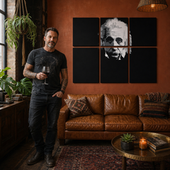 Ročno poslikana slika POP Art Einstein 6 delov einstein – slika v sodobnem moškem interjerju, lifestyle vizualizacija. Prevladujoče barve: črna, bela, siva.