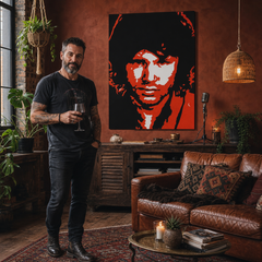 Ročno poslikana slika POP Art Jim Morrison 1 kos jm2 – slika v sodobnem moškem interjerju, lifestyle vizualizacija. Prevladujoče barve: črna, rdeča, bela.