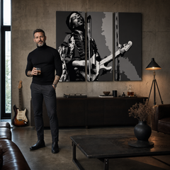Ročno poslikana slika POP Art Jimmy Hendrix 3 kosi jh – slika v sodobnem moškem interjerju, lifestyle vizualizacija. Prevladujoče barve: črna, bela, siva.