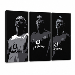 Ročno poslikana slika POP Art Manchester United 3 kosi priročnik – 3D vizualizacija ročno poslikanega platna na belem ozadju. Prevladujoče barve: črna, bela, siva.