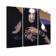 Ročno poslikana slika POP Art Ozzy Osbourne 3 kosi Ozz – 3D vizualizacija ročno poslikanega platna na belem ozadju. Prevladujoče barve: črna, vijolična, rjava, bela, modra.