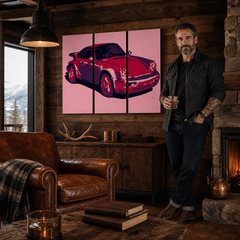Ročno poslikana slika POP Art PORSCHE 911 3 kosi por3 – slika v sodobnem moškem interjerju, lifestyle vizualizacija. Prevladujoče barve: rdeča, rožnata, črna.