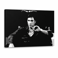 Ročno poslikana slika POP Art Scarface 1 kos smz – 3D vizualizacija ročno poslikanega platna na belem ozadju. Prevladujoče barve: črna, bela, siva.