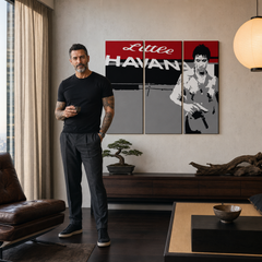 Ročno poslikana slika POP Art Scarface - AL PACINO 3 kos al39 – slika v sodobnem moškem interjerju, lifestyle vizualizacija. Prevladujoče barve: rdeča, črna, siva, bela.