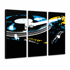Ročno poslikano slikarstvo POP Art DJ 3 kosi dj3 – 3D vizualizacija ročno poslikanega platna na belem ozadju. Prevladujoče barve: črna, modra, rumena, bela.