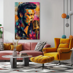 Ročno poslikana premium slika na platnu z zlatimi poudarki z motivom elvis presley poje v mikrofon, barvit obešena v sodobnem stilskem interjerju nad leseno konzolo z vazo in svečo, Papilora.