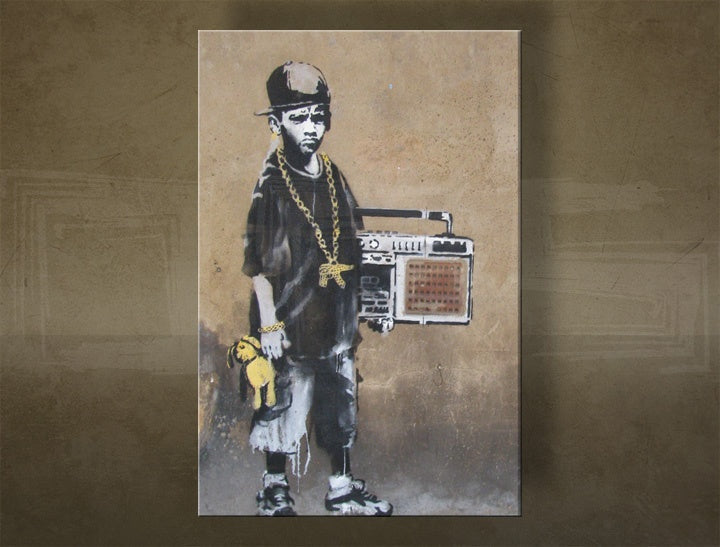 Slika na platnu z motivom fant z boomboxom in zlato verigo – 3D prikaz platna z vidnim lesenim okvirjem, Papilora.