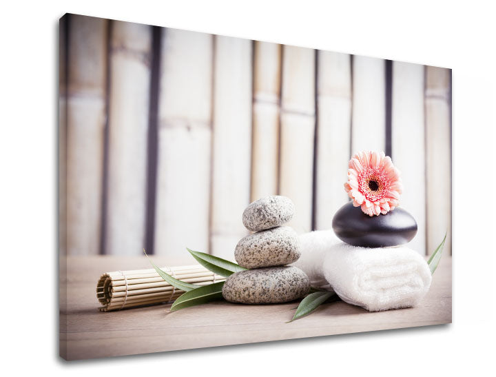 Slika na platnu z motivom spa kamni, brisače in roza cvet – 3D prikaz platna z vidnim lesenim okvirjem, Papilora.