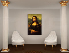 Slika na platnu z motivom portret Mona Lise obešena v sodobnem stilskem interjerju nad leseno konzolo z vazo in svečo, Papilora.