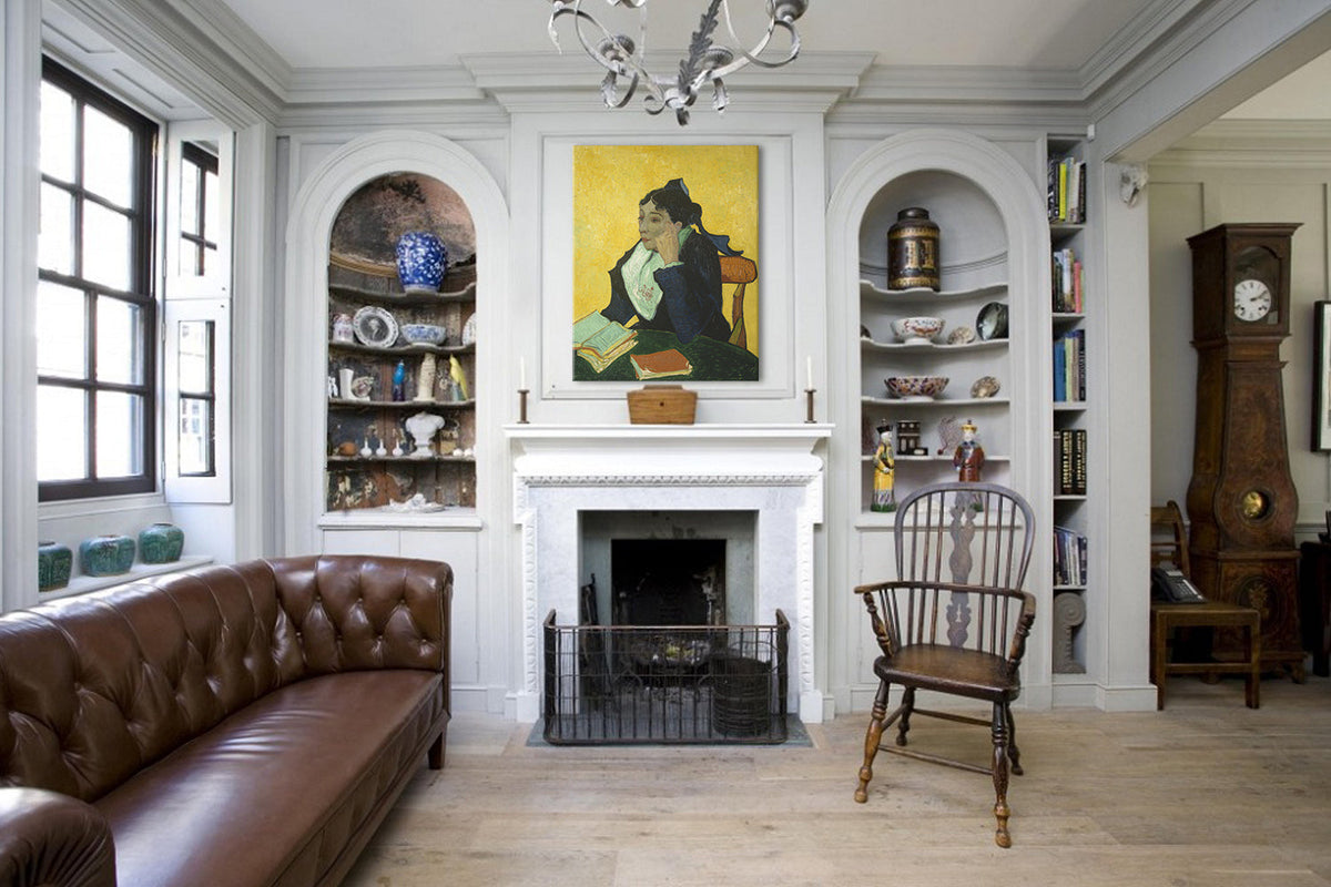 Slika na platnu z motivom ženska z knjigami, rumeno ozadje – 3D prikaz platna z vidnim lesenim okvirjem, Papilora.