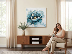 Poslikana slika na steno ROŽE 50x50 cm – ročno poslikana slika v elegantnem interjerju (Modern coastal) | wall mockup | premium canvas | Papilora.sk