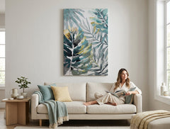 Poslikana slika za steno LISTI 60x90 cm – ročno poslikana slika v elegantnem interierju (Modern coastal) | wall mockup | premium platno | Papilora.sk