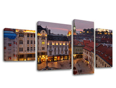 Slika na platnu z motivom nočni pogled na staro mesto – 3D prikaz platna z vidnim lesenim okvirjem, Papilora.