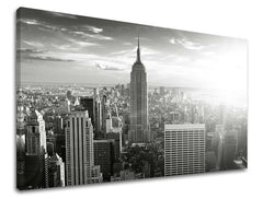 Slika na platnu z motivom črno-bela panorama mesta New York – 3D prikaz platna z vidnim lesenim okvirjem, Papilora.