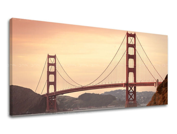 Slika na platnu z motivom most Golden Gate ob sončnem zahodu – 3D prikaz platna z vidnim lesenim okvirjem, Papilora.